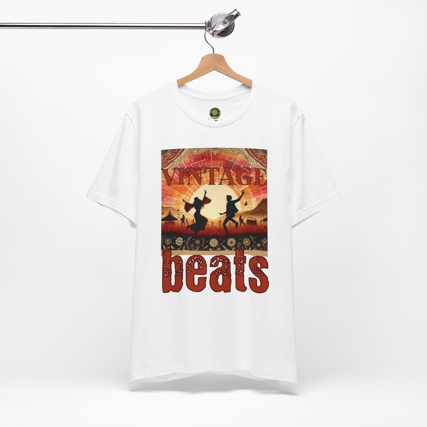 Vintage Beats Festival T-Shirt Trendy Silhouette Dancing Couple Boho Desert Rhythms Top for Music Lovers and Festival-Goers