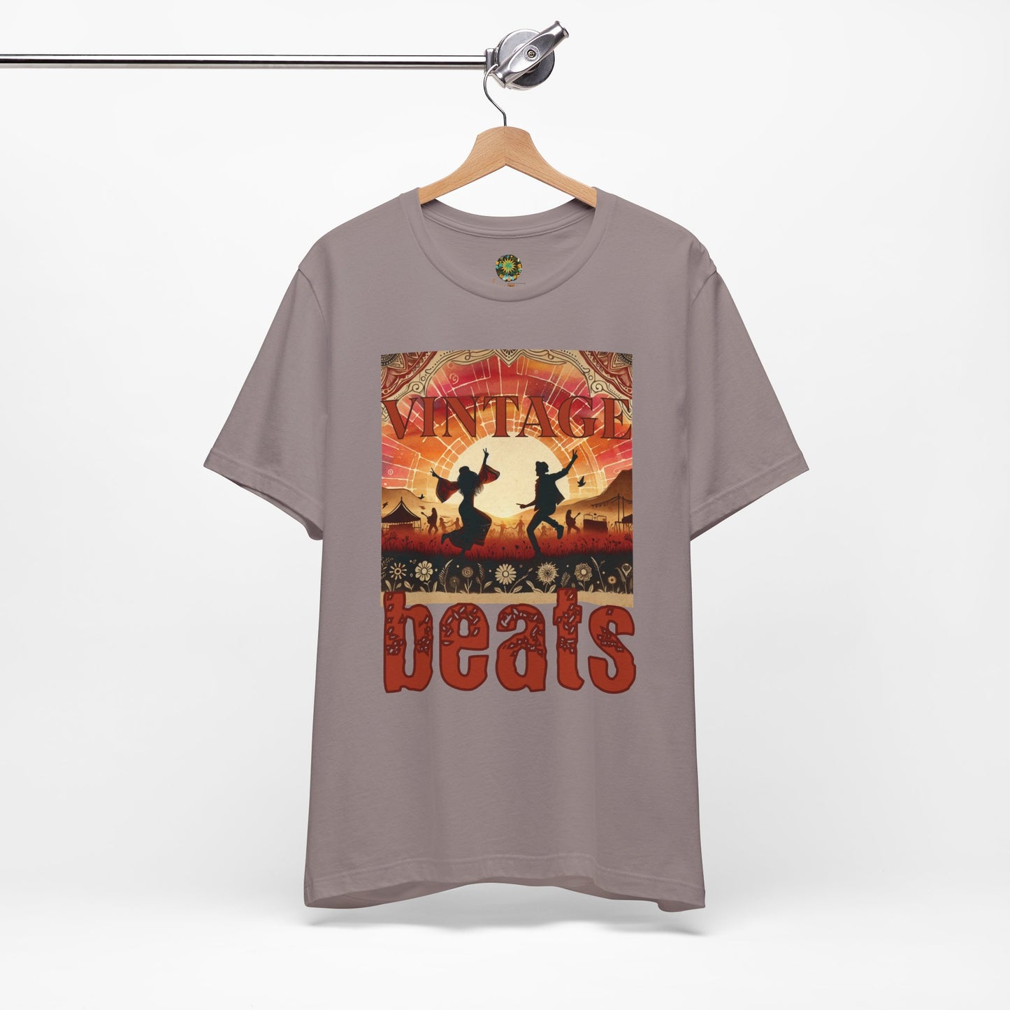 Vintage Beats Festival T-Shirt Trendy Silhouette Dancing Couple Boho Desert Rhythms Top for Music Lovers and Festival-Goers