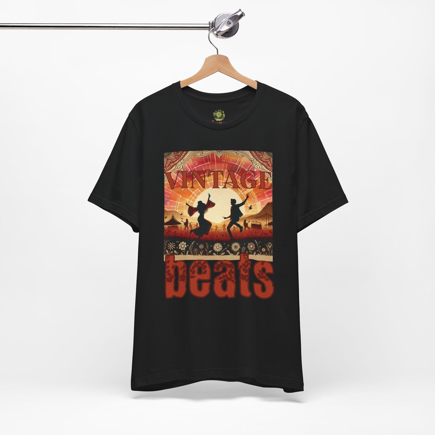 Vintage Beats Festival T-Shirt Trendy Silhouette Dancing Couple Boho Desert Rhythms Top for Music Lovers and Festival-Goers