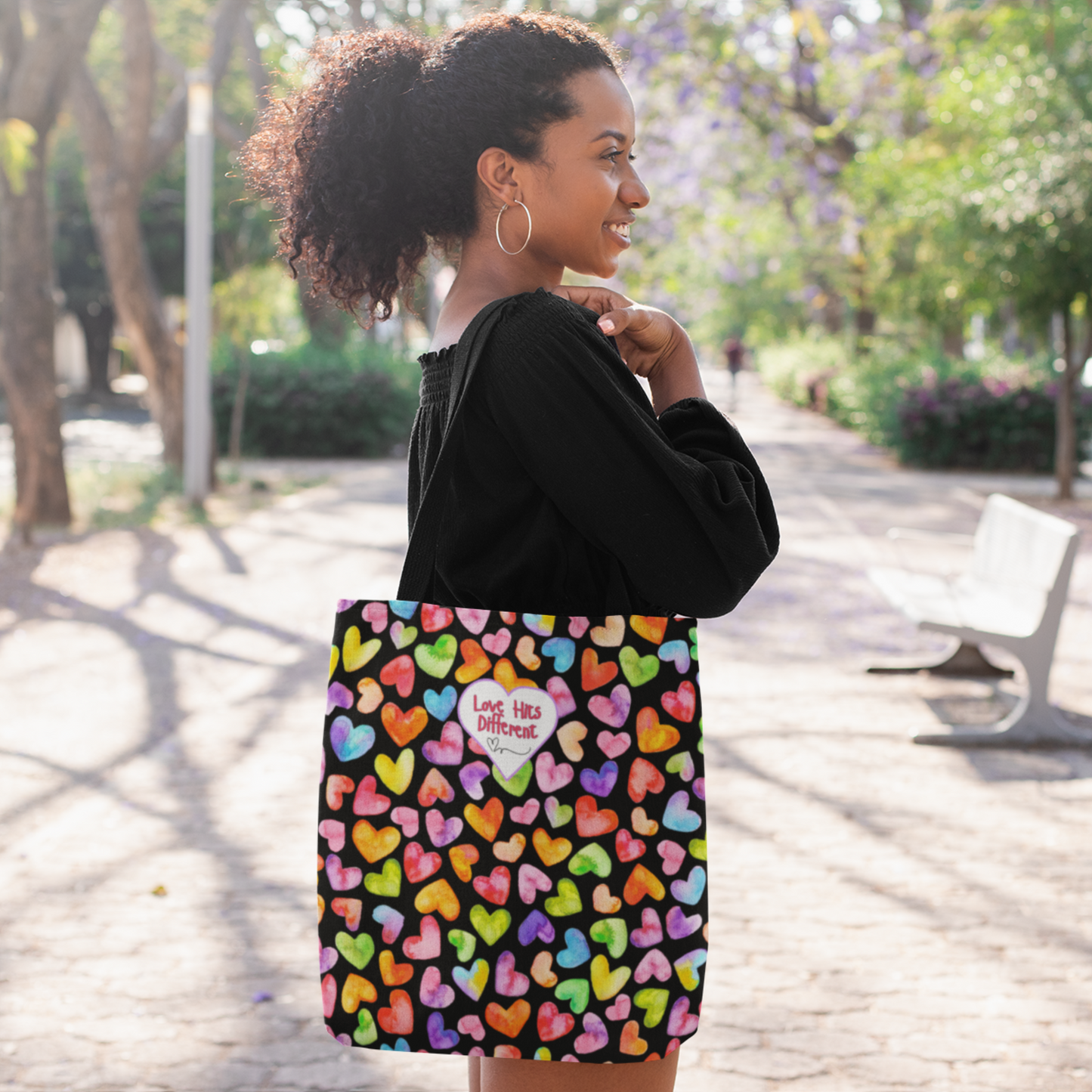Stylish Gen Z Trendy Love Tote For Romantic Occasions Heart Designed Functional Fashionable Statement Piece Gift Tote Bag For Women Chic Gift