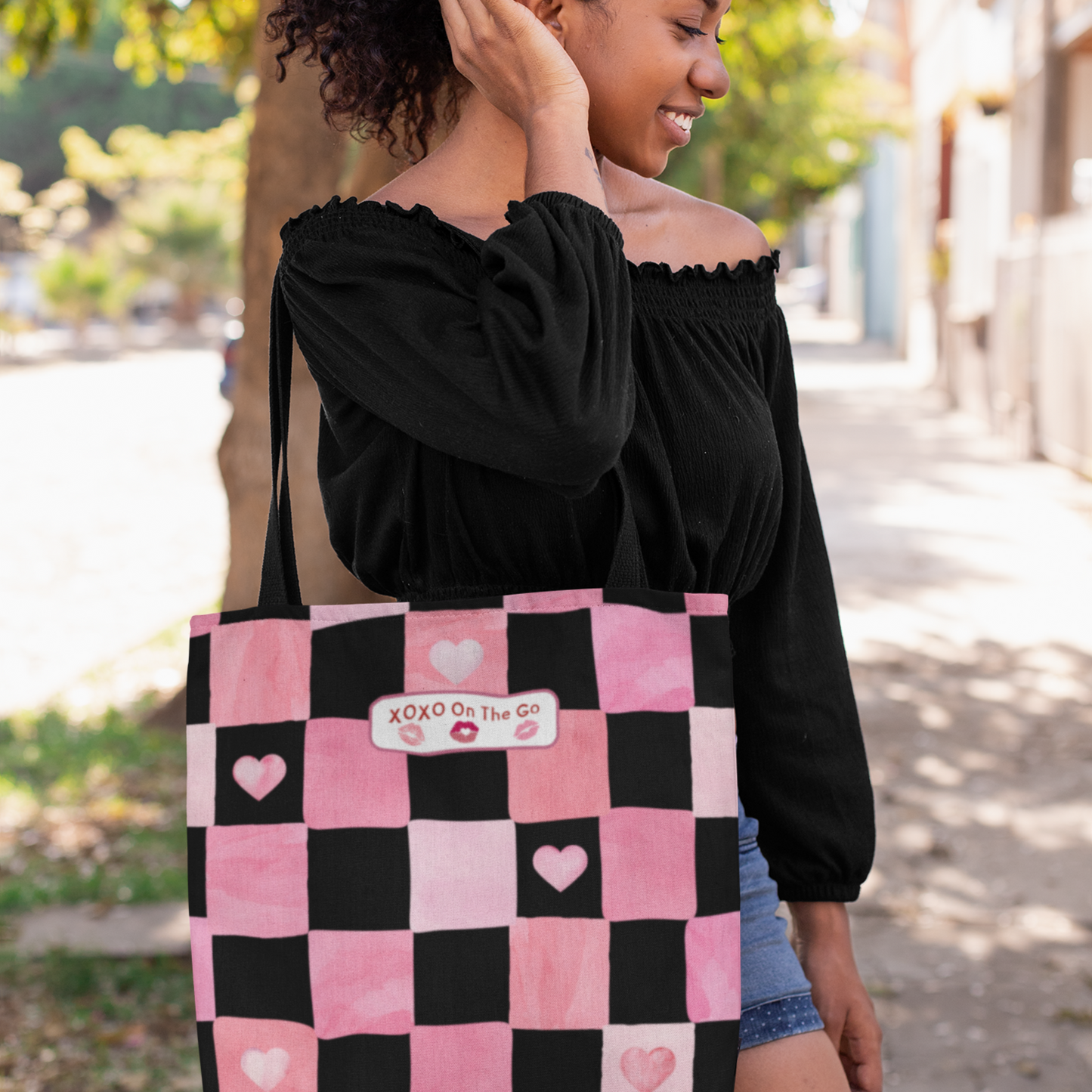 Gen Z Pink and Black Checkerboard Bag For Romantic Occasions Trendy Pink Love Themed Tote Aesthetic Valentine's Gift Bag For Young Women